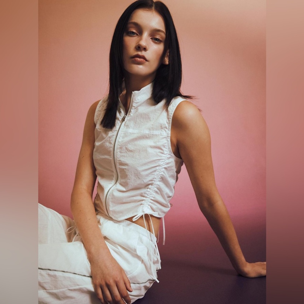 Zara White Zip Front Sleeveless Crop Vest